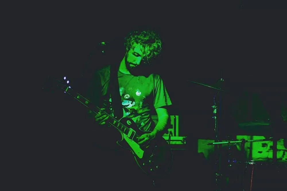 João Pedro tocando jnto com a Banda Zava em evento. | Foto: Arquivo Pessoal/Reprodução Instagram