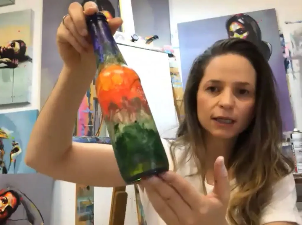 Milenna Saraiva criou uma série de garrafas para inspirar os participantes